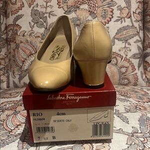 Vintage Salvatore Ferragamo Women's Cream Leather Shoes